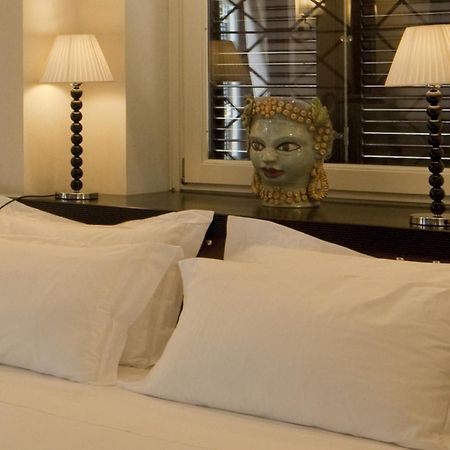 Villa Athena Resort Agrigento Bagian luar foto A bedroom at the hotel