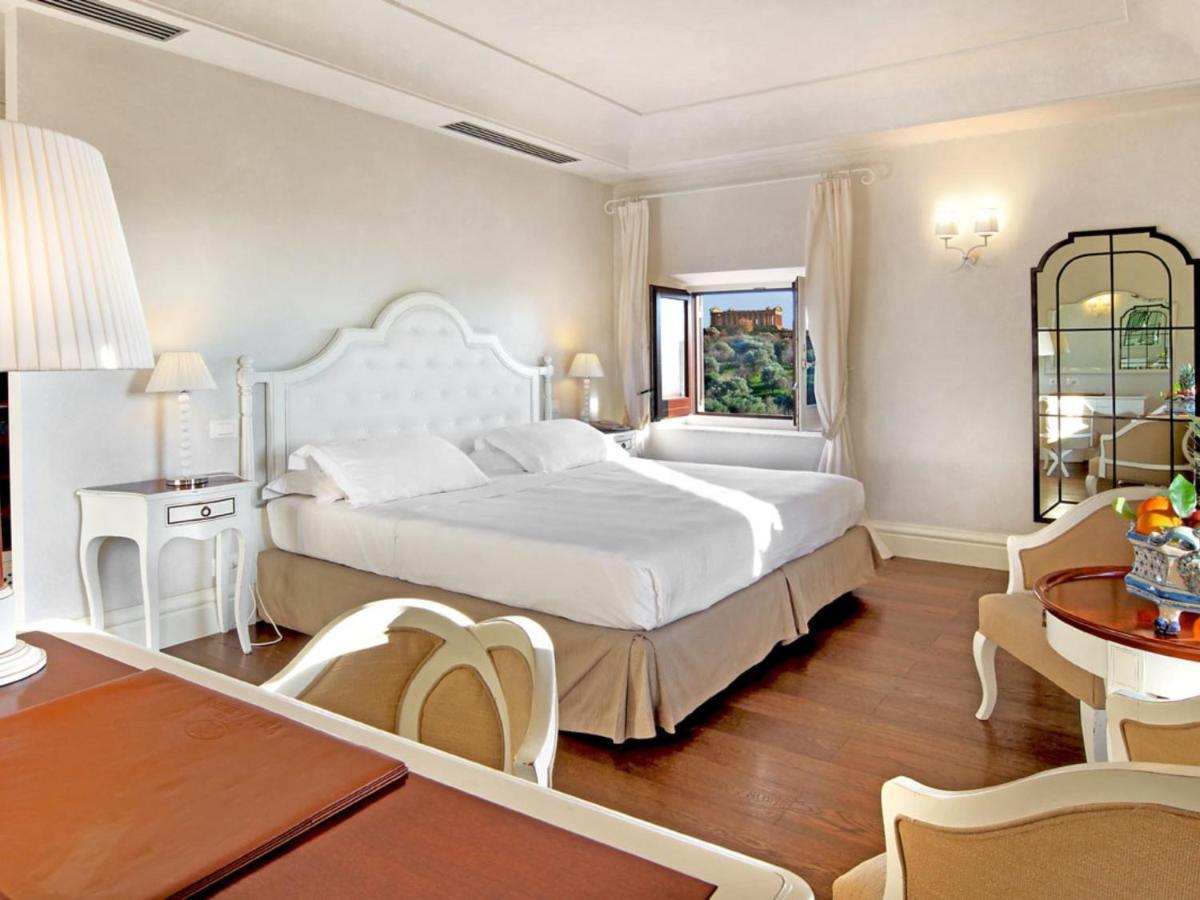 Villa Athena Resort Agrigento Bagian luar foto A room at the hotel