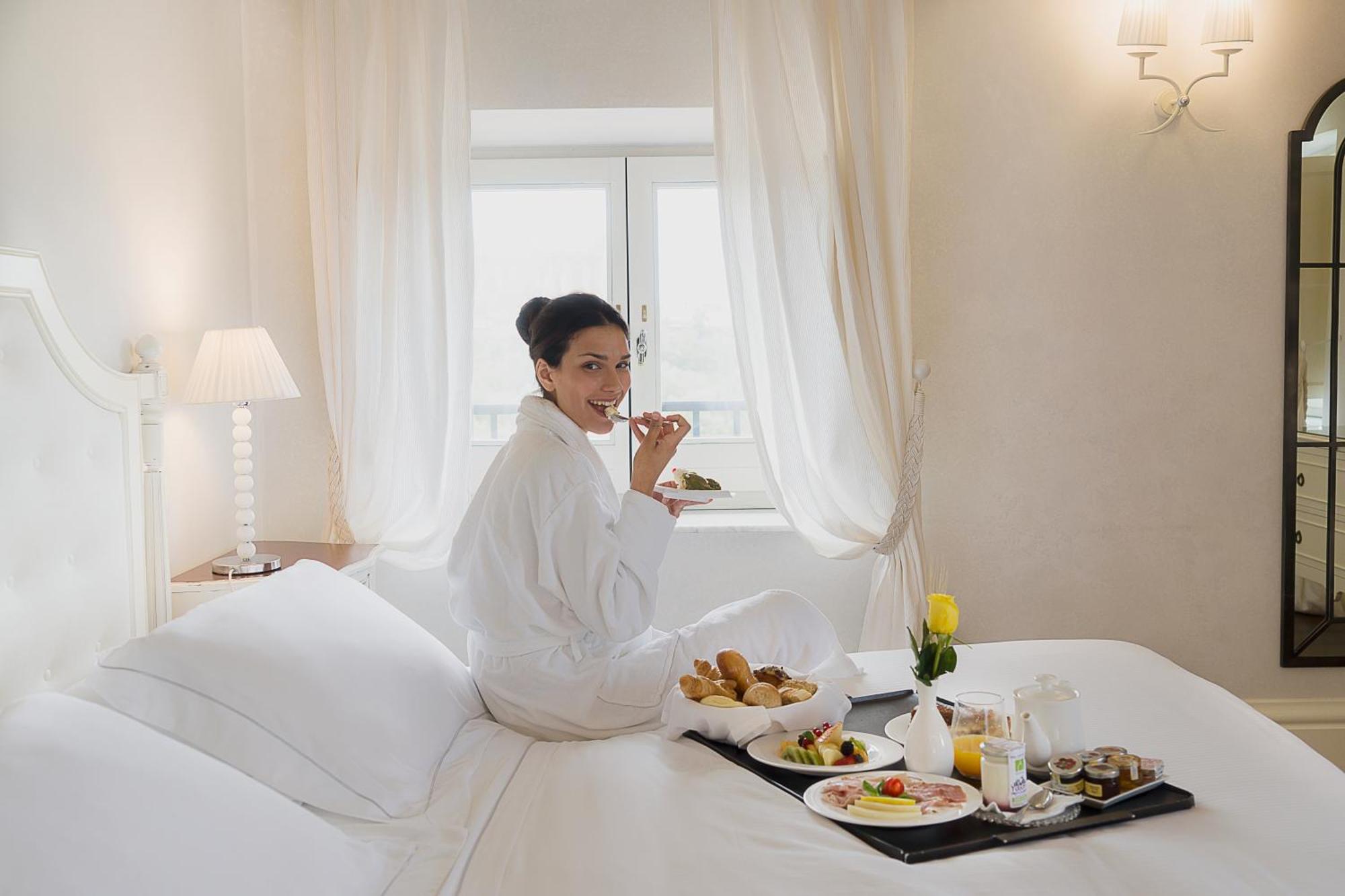 Villa Athena Resort Agrigento Bagian luar foto Room service