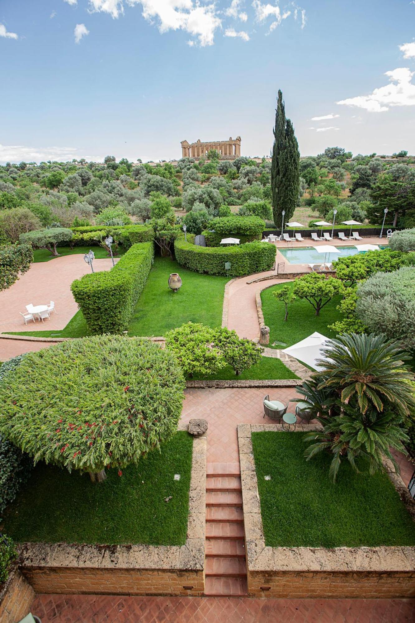 Villa Athena Resort Agrigento Bagian luar foto The gardens of the hotel