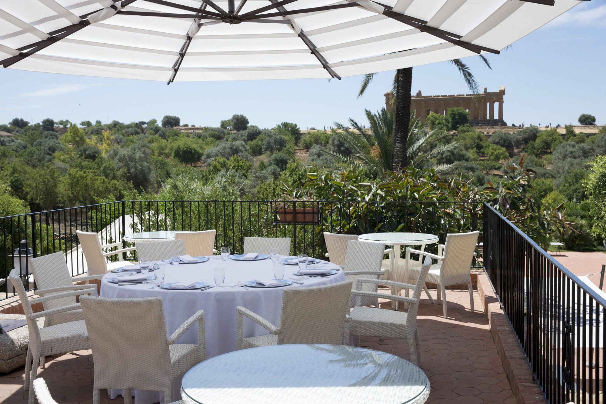 Villa Athena Resort Agrigento Bagian luar foto The hotel's terrace