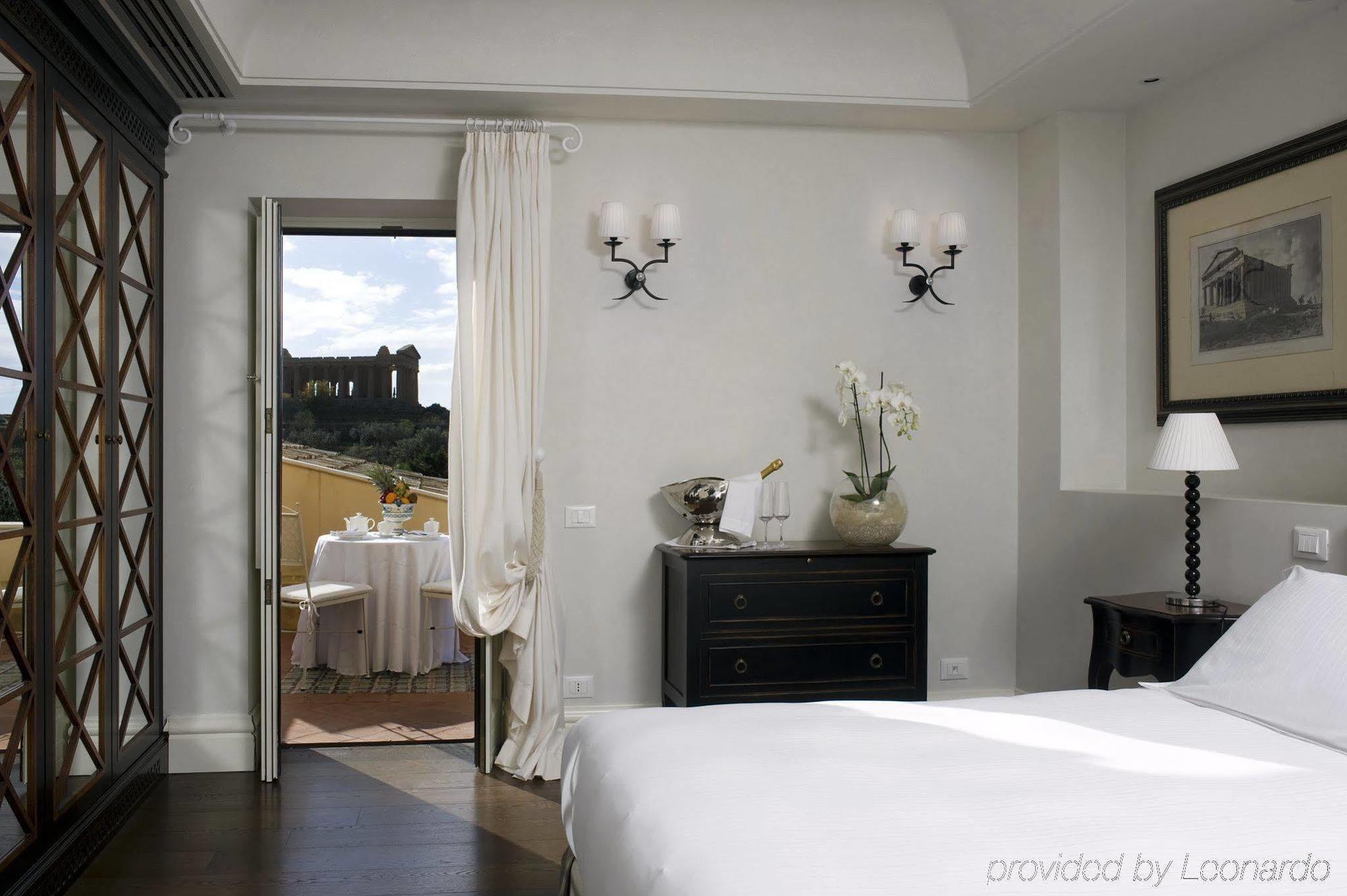 Villa Athena Resort Agrigento Ruang foto A room at the Hotel